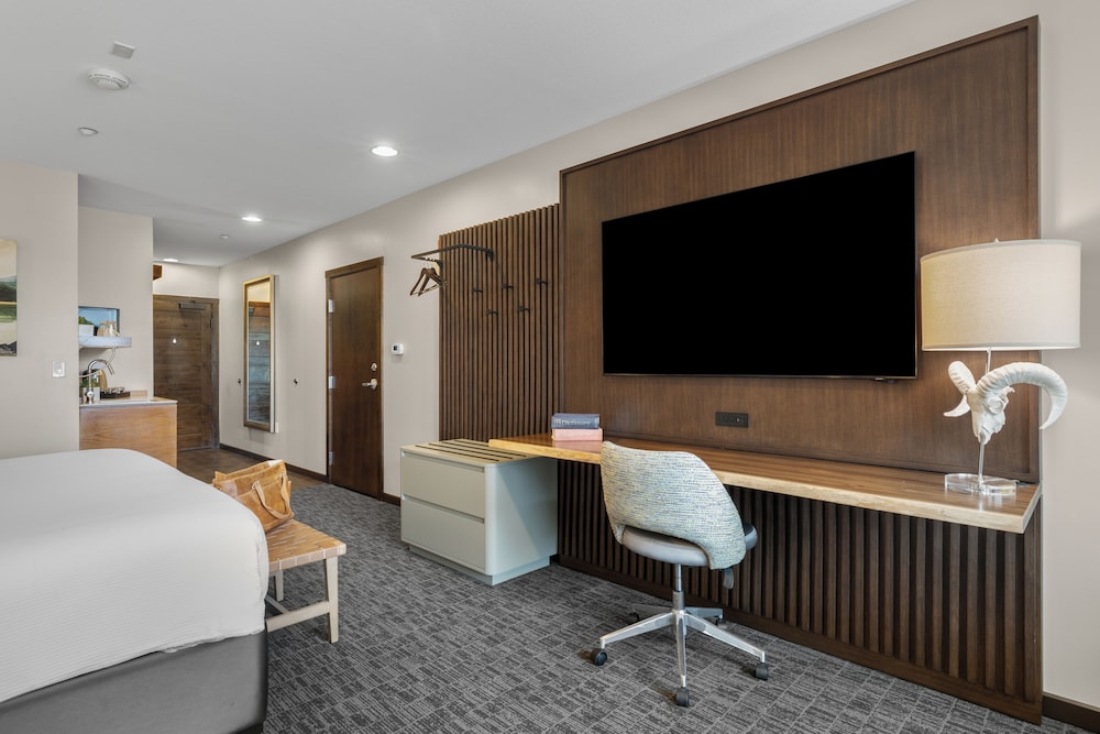 The Oxford Hotel Bend 61/65