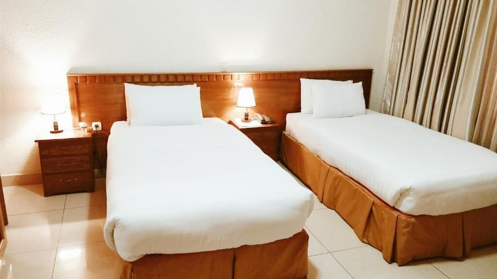 DELUXE, DOUBLE OR TWIN BED