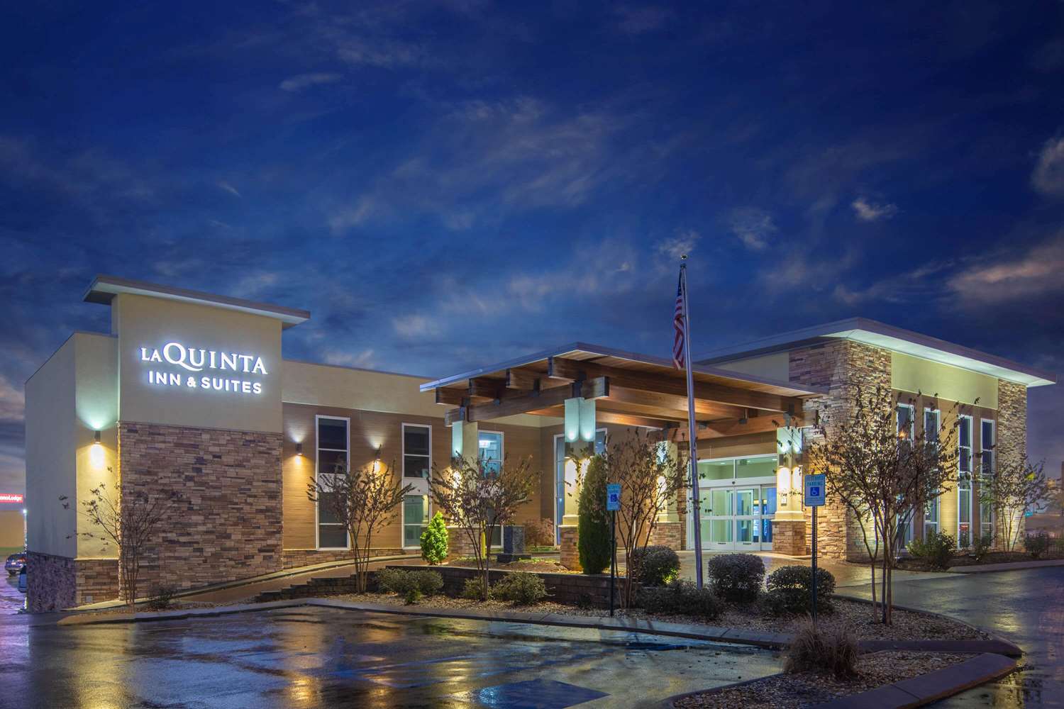 La Quinta Inn & Suites by Wyndham Chattanooga - East Ridge 2/24