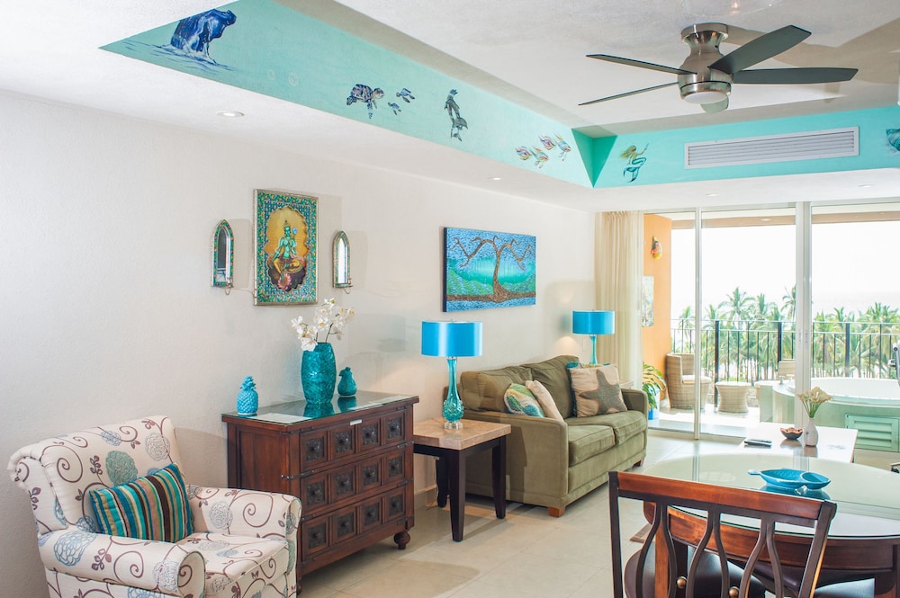Grand Venetian Condominium 25/50