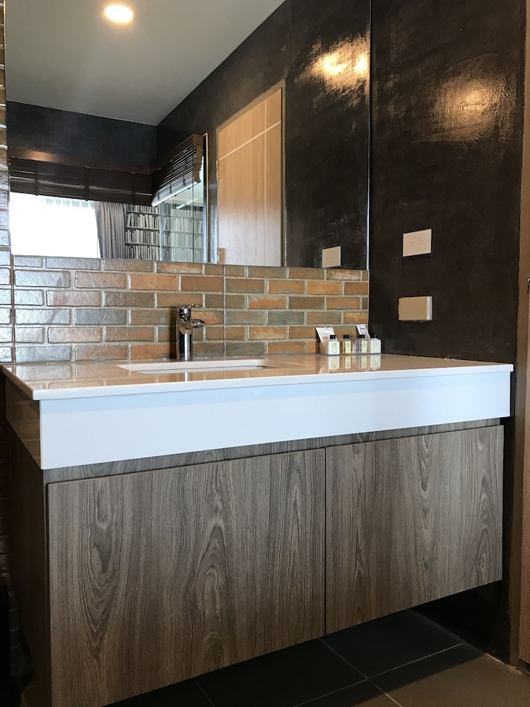 V20 Boutique Hotel 7/76