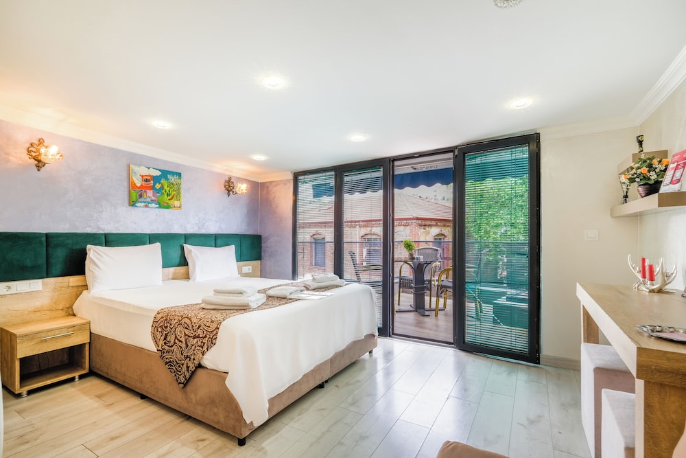 Loren Hotel Suites 11/50