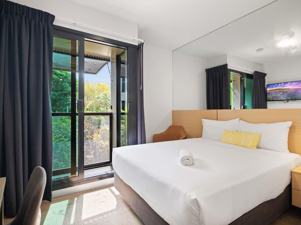 STANDARD, QUEEN BED, ACCESSIBLE