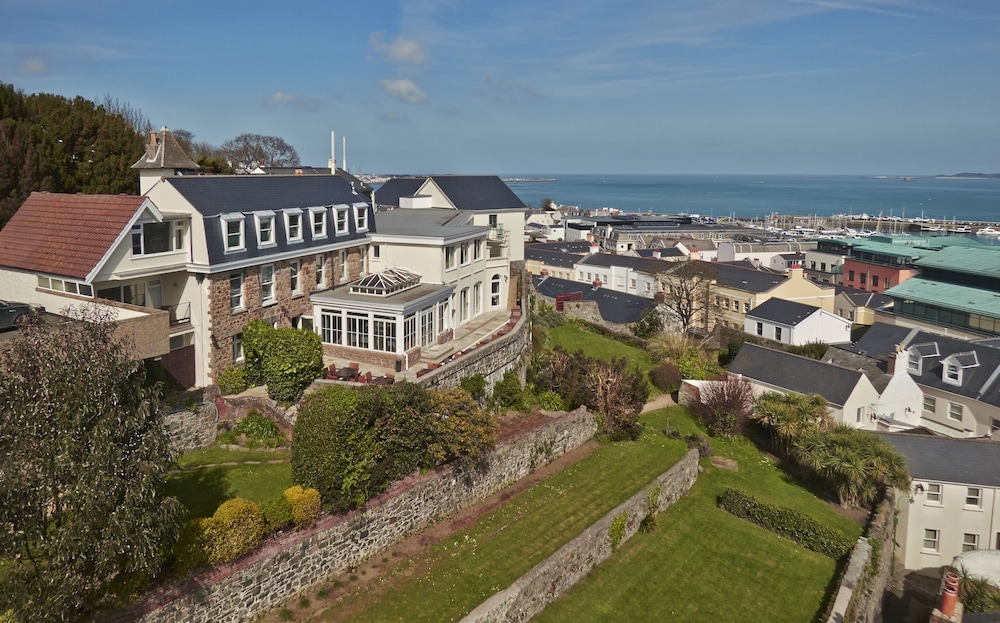 La Fregate Hotel 40/41