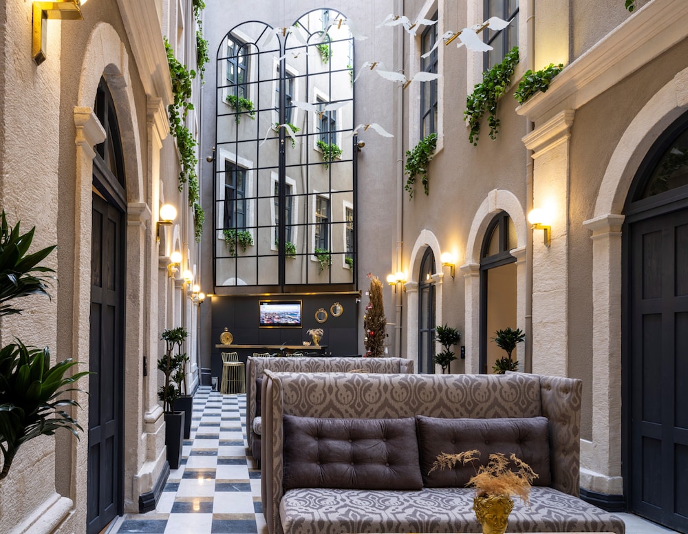 Ferman Port Hotel 41/50