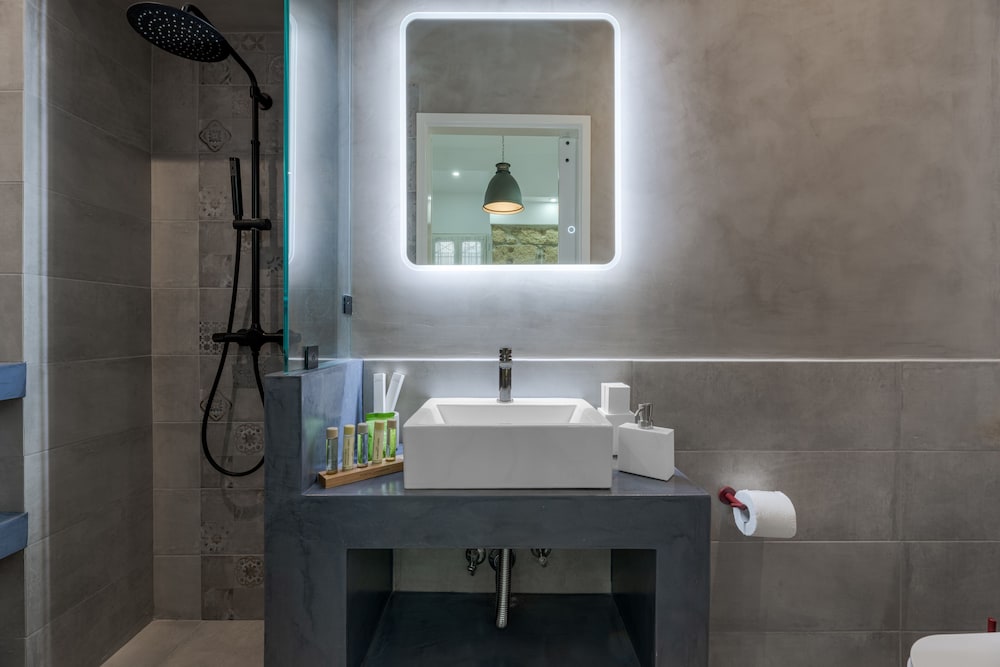 2Mazi Suites 39/47