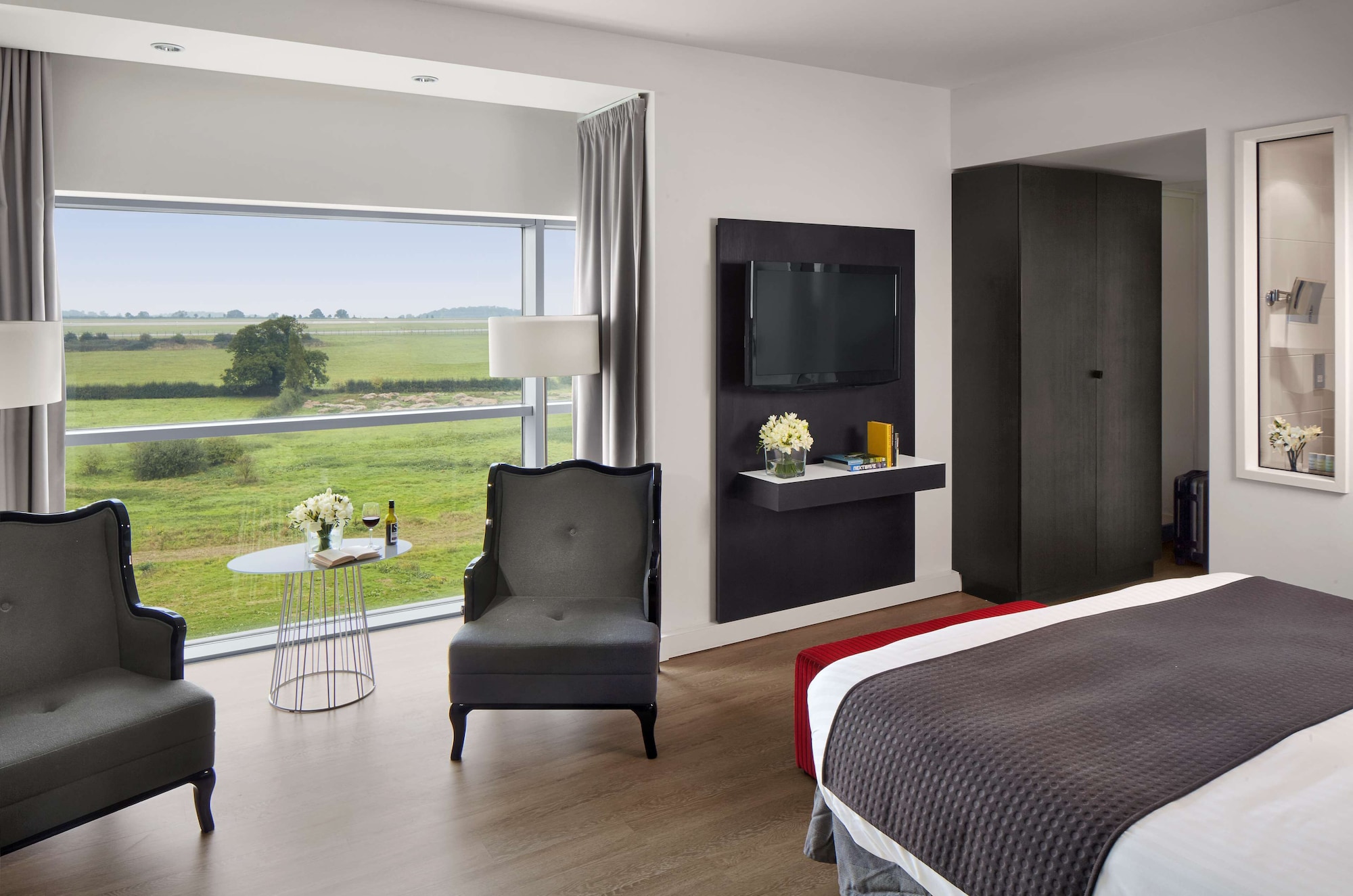 Premium, King Bed, Runway View