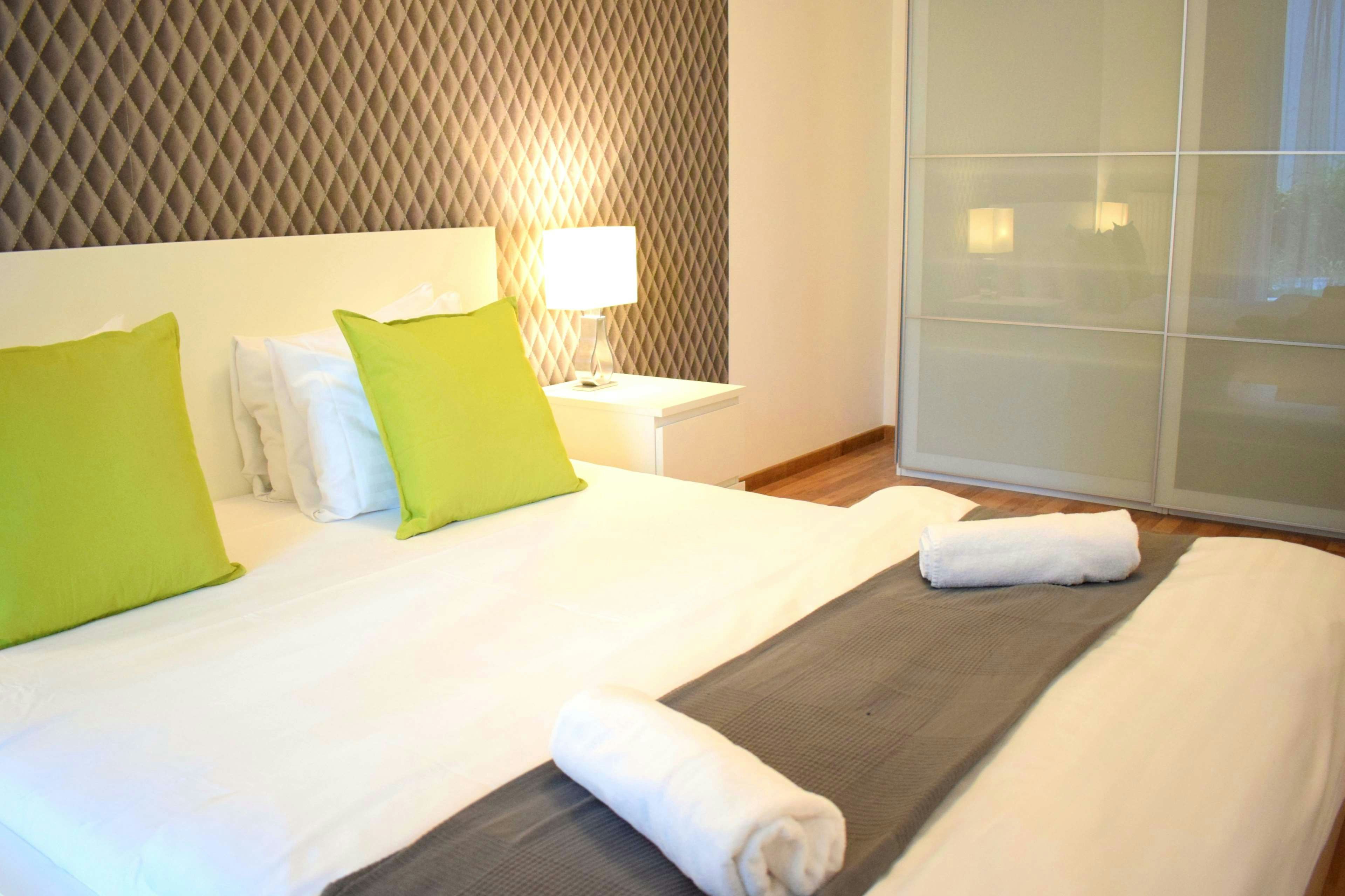 CORVIN CENTER SUITES 32/87