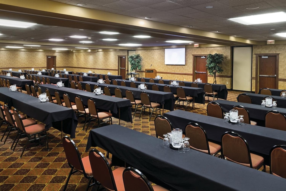 Bismarck Hotel and Conference Center 38/50
