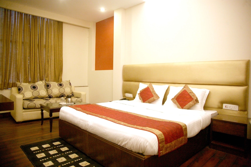 RUPAM HOTEL 27/72