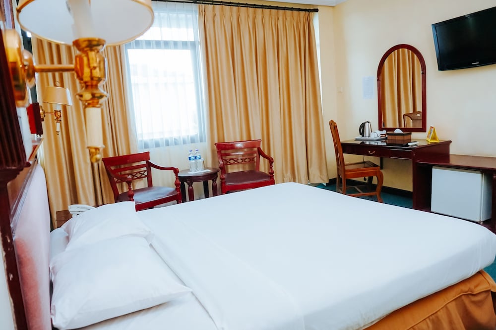 EXECUTIVE, DOUBLE OR TWIN BED