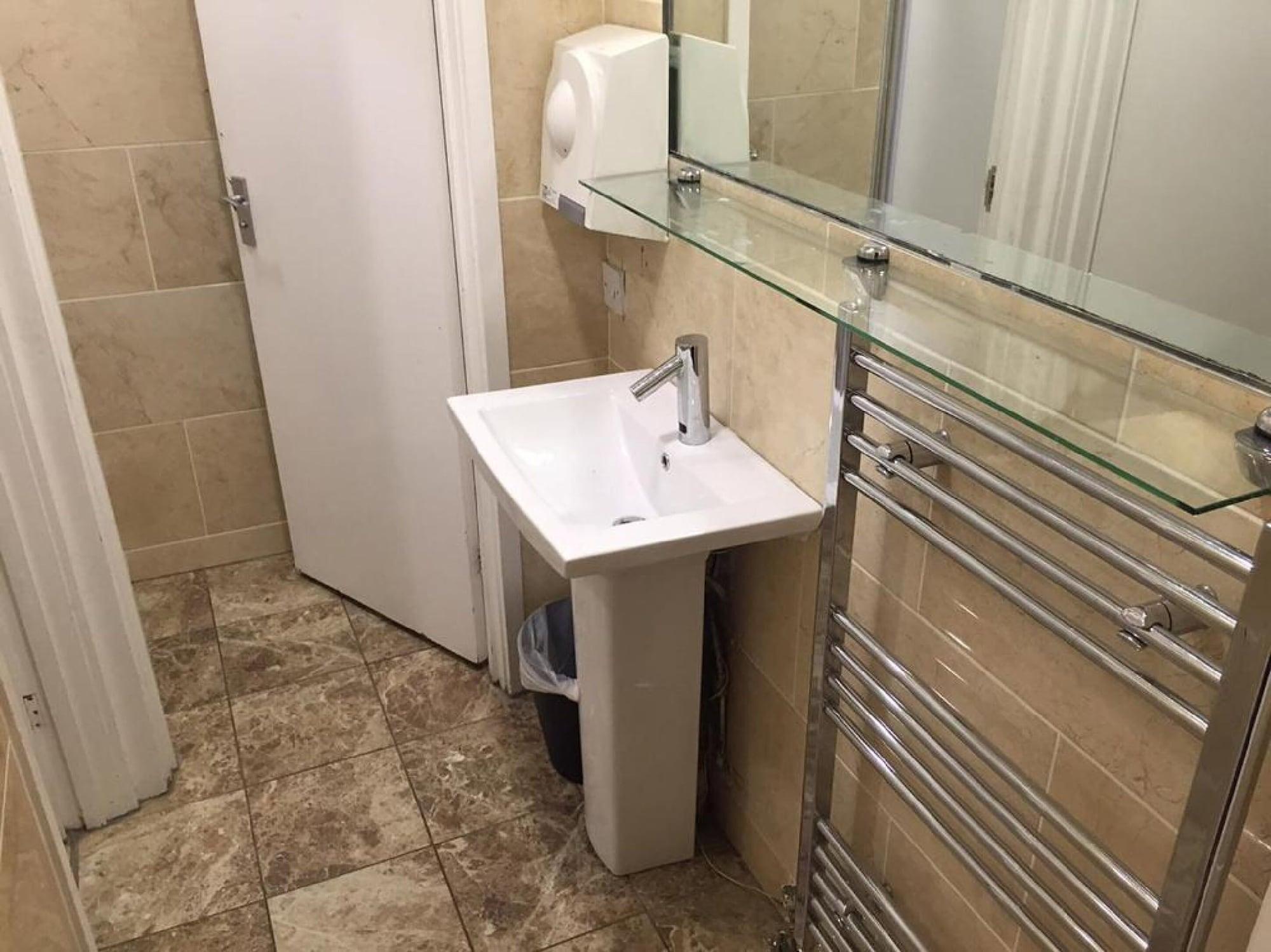 Mixed Dorm, Standard, 3 Beds, Onefam Waterloo 3/3