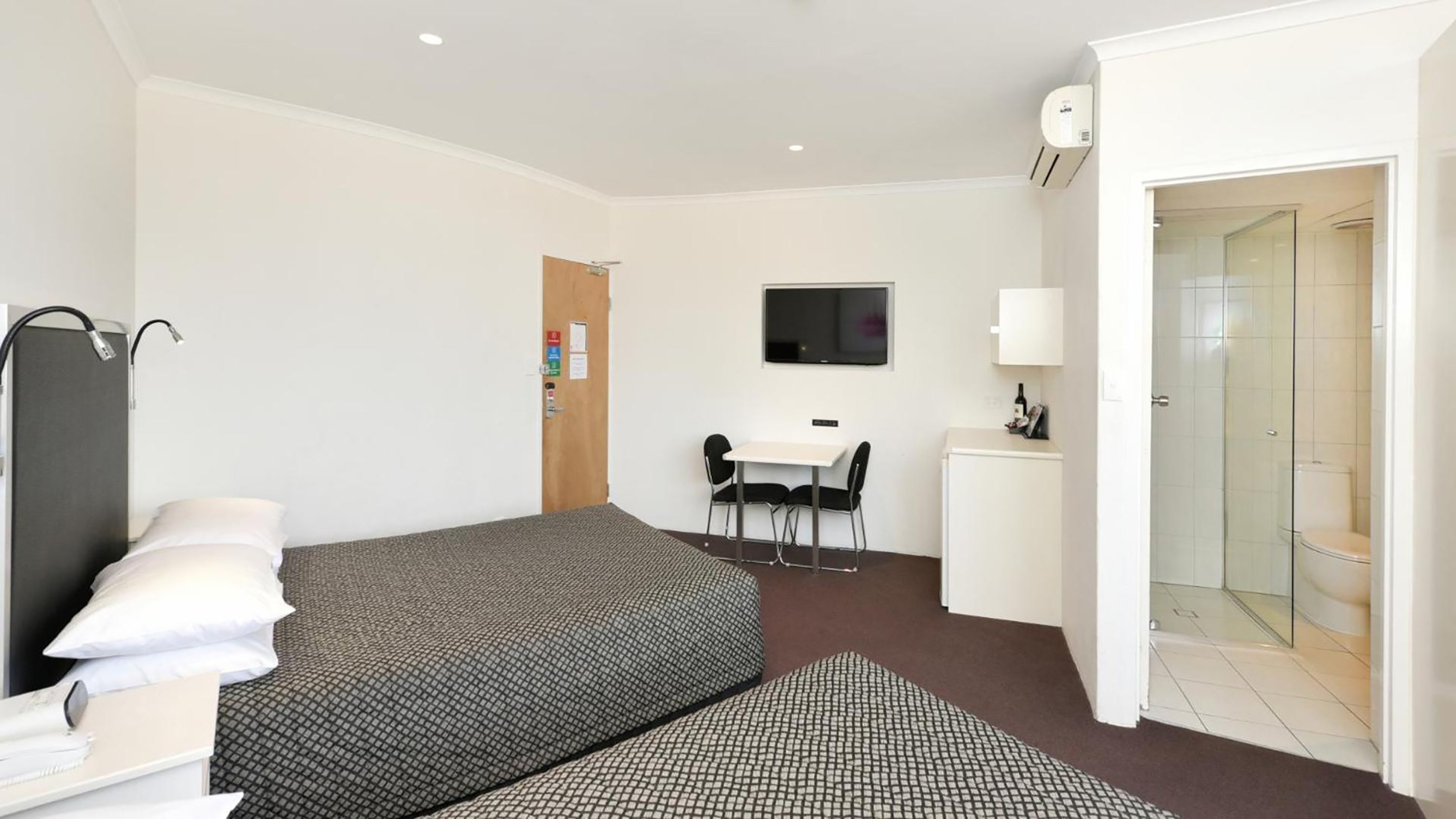Atlantic Tower Motor Inn 39/45