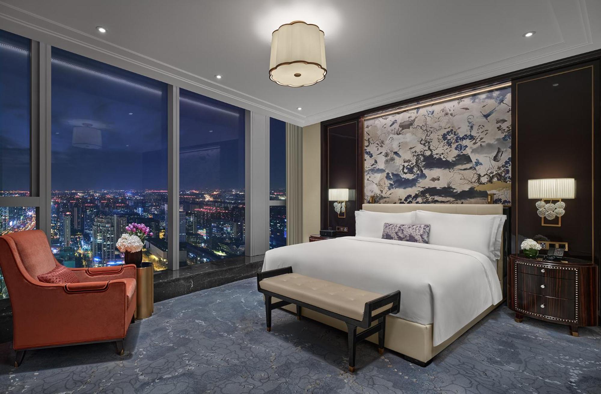 Ambassador, Suite, King Bed, Twin Towers View