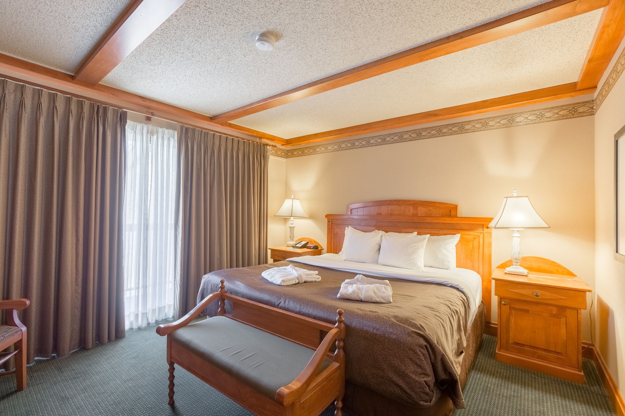 EXECUTIVE, SUITE, KING BED