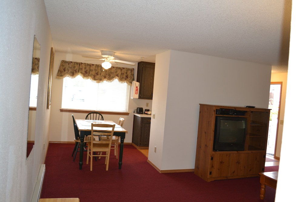 Anaco Bay Inn 38/46