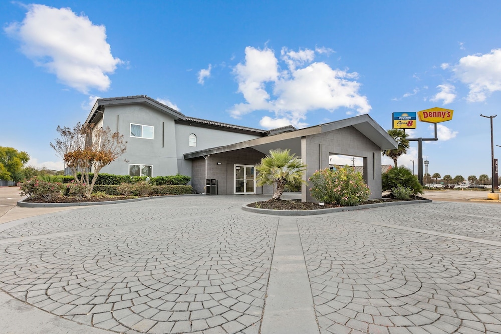Super 8 by Wyndham Texas City 39/50