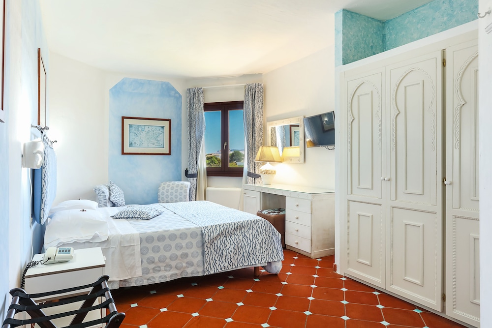 Stefania Hotel 35/87