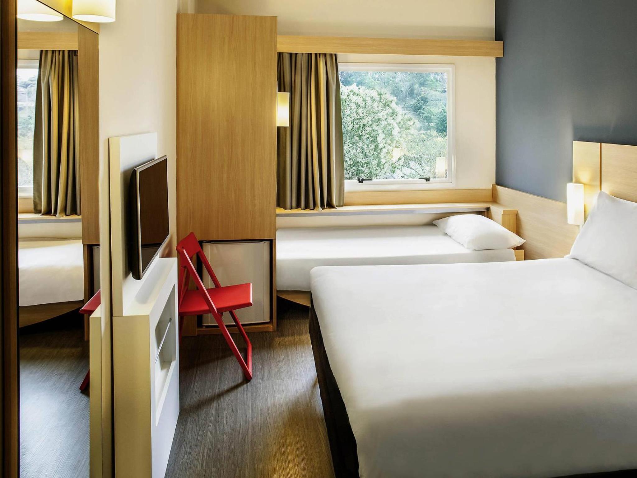 Standard, 1 Double and 1 Single Bed, with Child Extra Bed