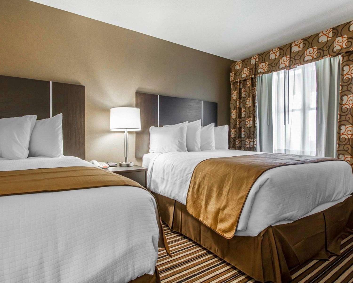 Efficiency, Suite, 2 Queen Beds، Quality Inn & Suites South Portland, ME 2/2