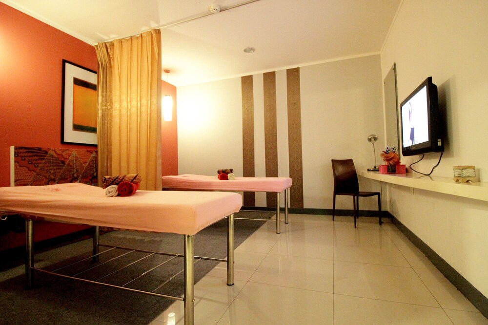 The Plaza Hotel Glodok 22/47