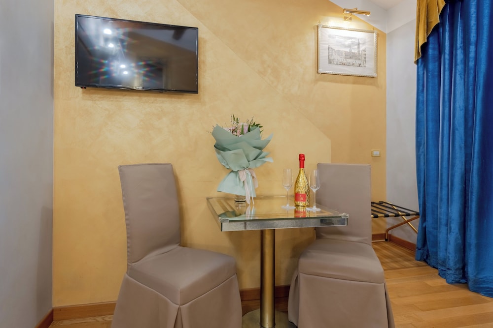 Ca Dell Arte Hotel 64/71