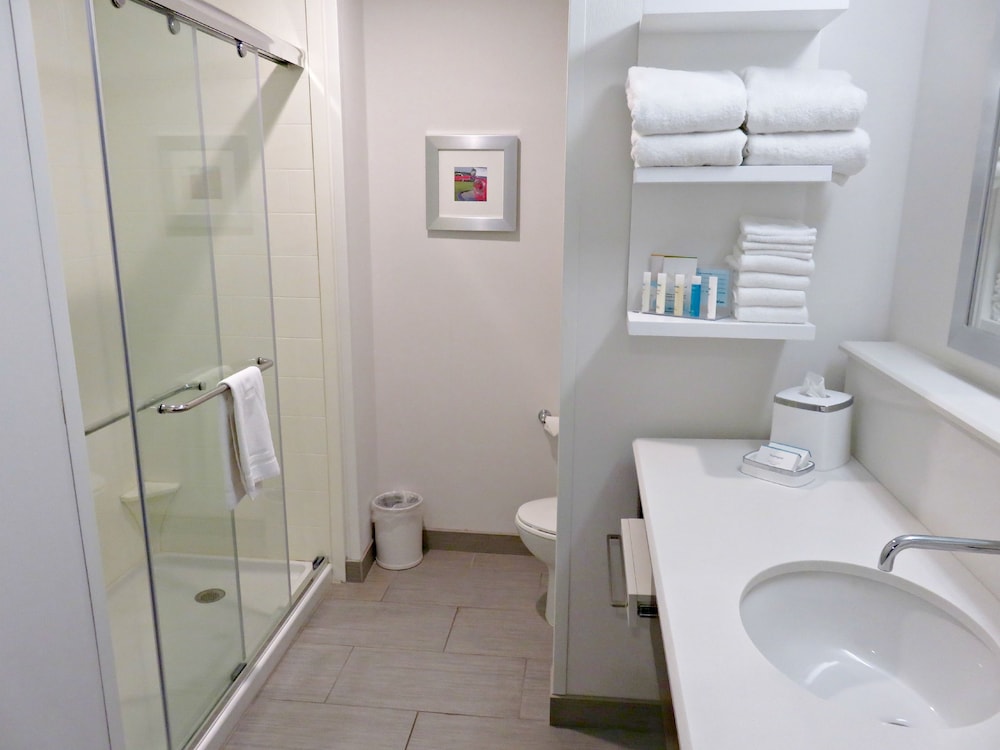Hampton Inn by Hilton Detroit Dearborn 19/43
