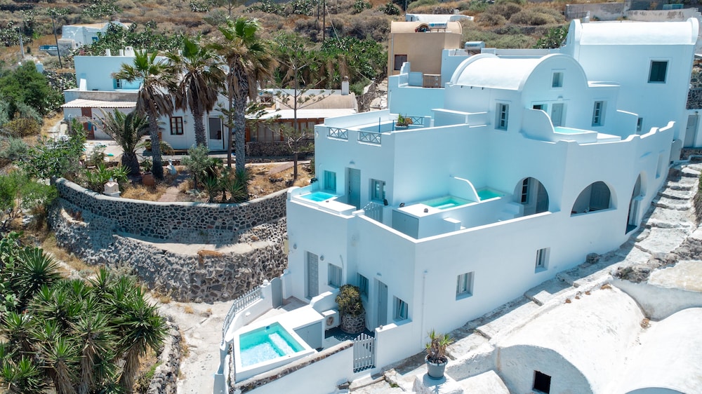 Georgis Apartments 2/50