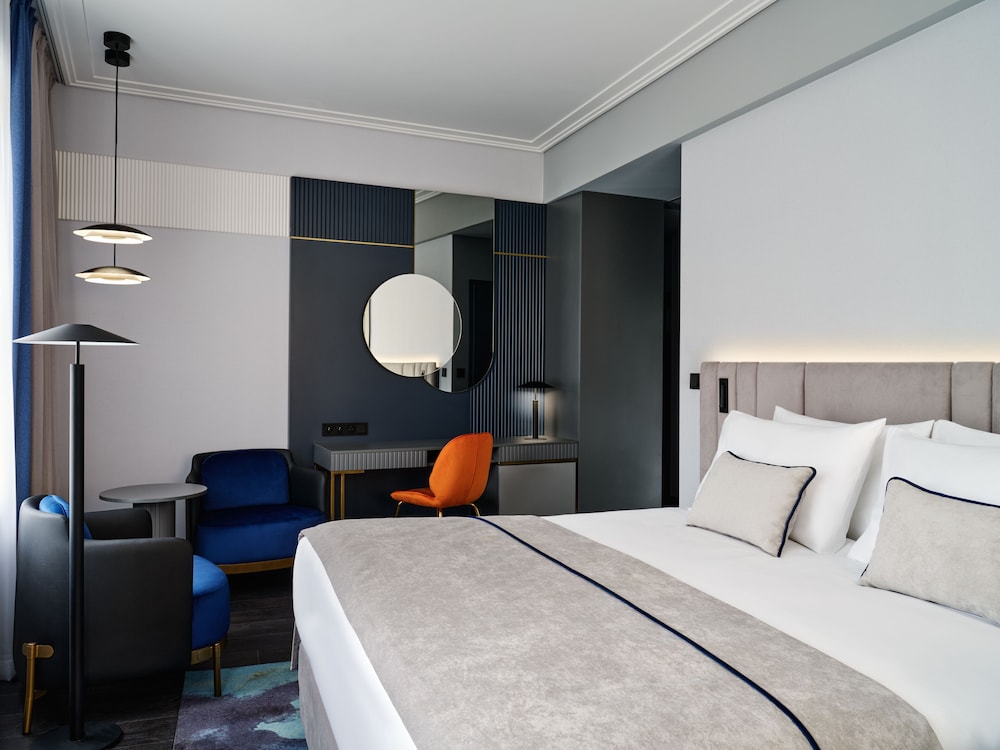 Garamond, a Tribute Portfolio Hotel 5/24