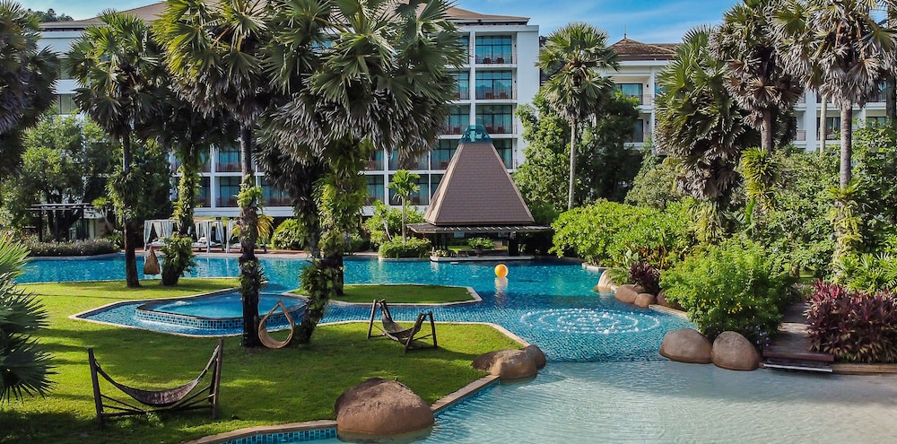 Naithonburi Beach Resort 35/43