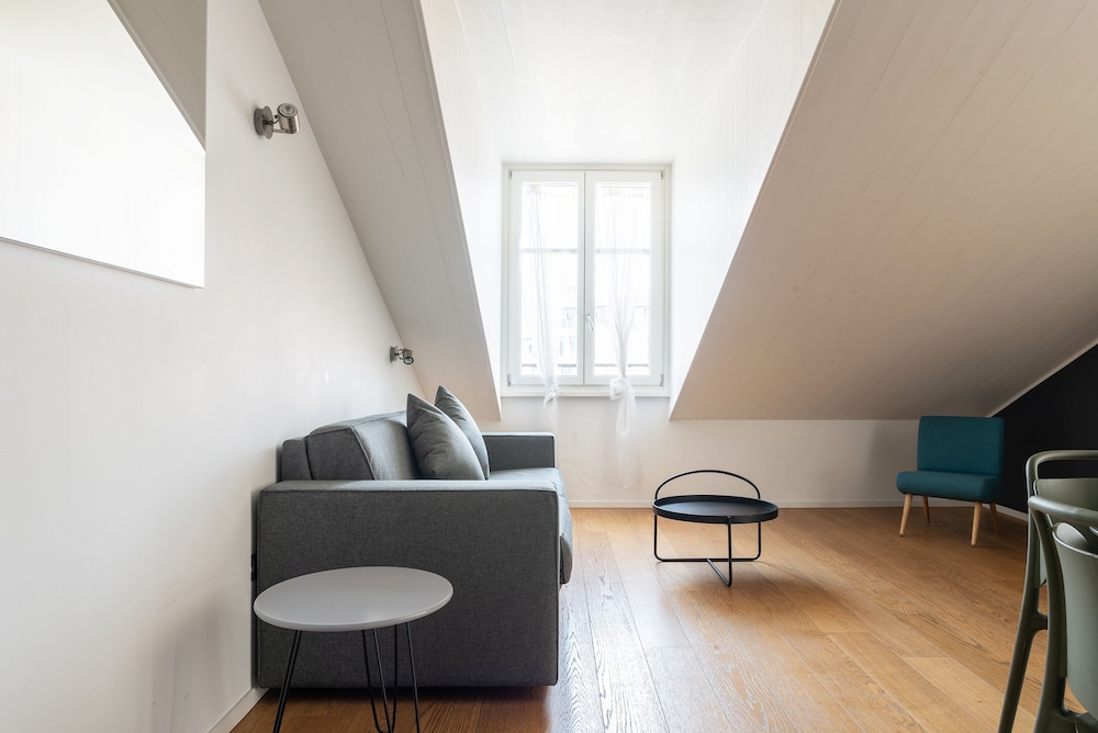Easyhomes - Brera Luxury Suites 20/42