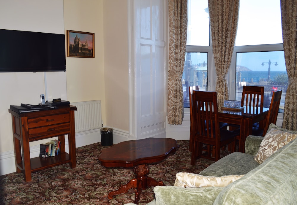 The Town House 4/50
