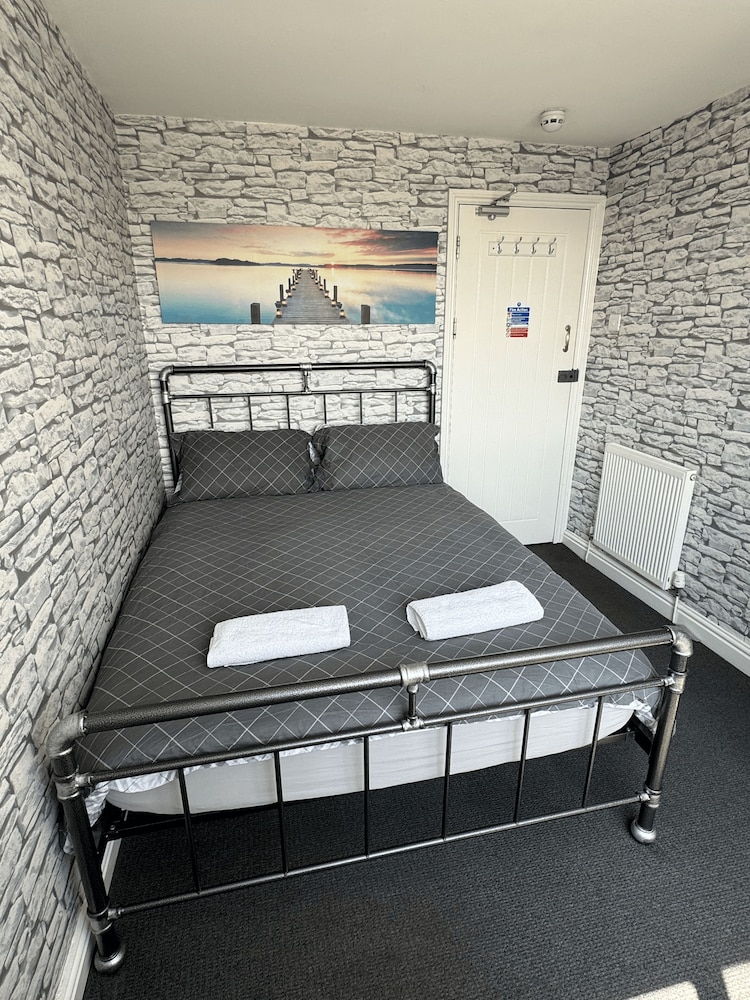 OYO Shore Surf Lodge 32/50