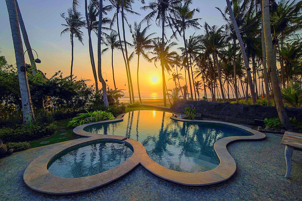 Absolute Beachfront Romantic Villa Laut 24/30