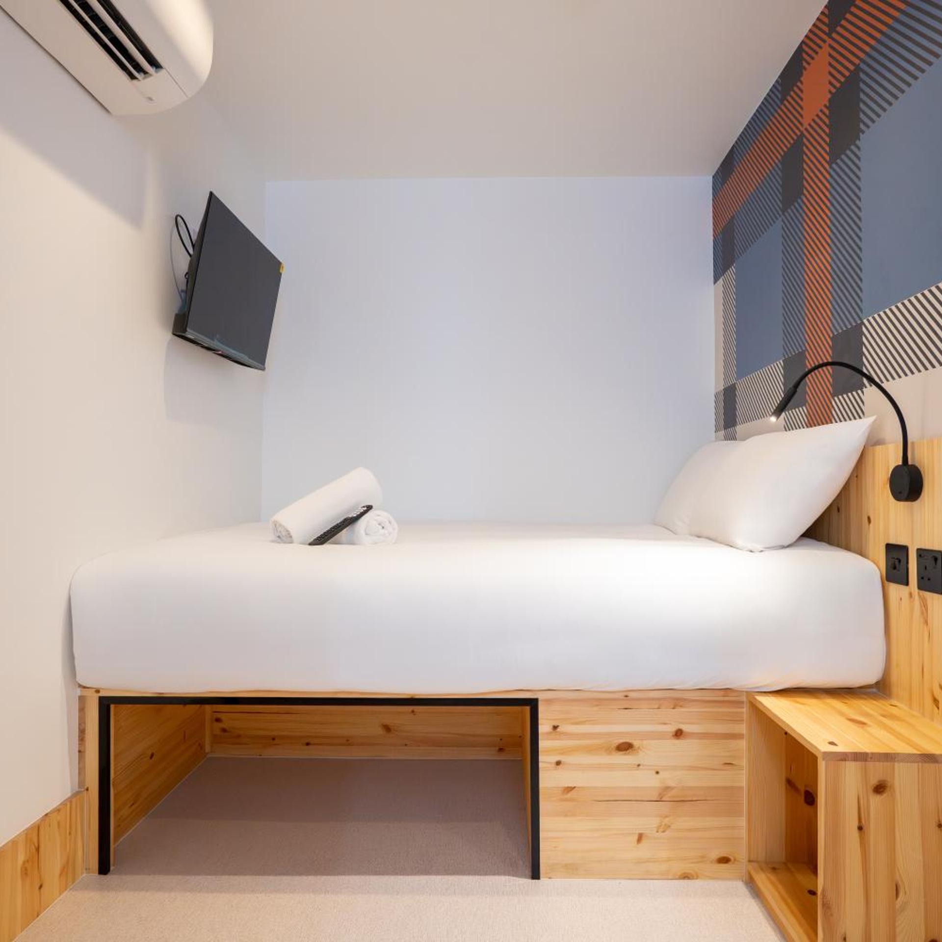 Room, Double Bed, No Window
