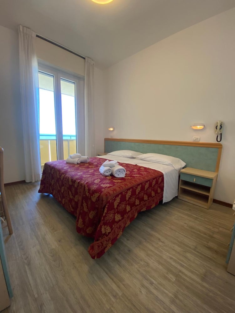 Room, Twin Beds, Side Sea View