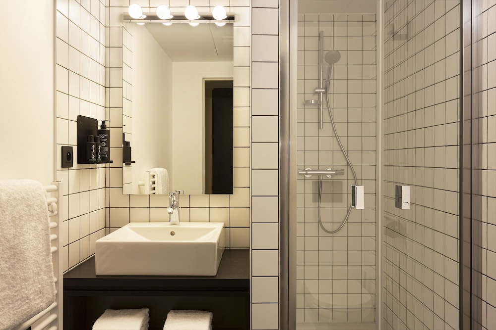 Superior, Queen Bed, Citadines City Centre Grenoble 10/10