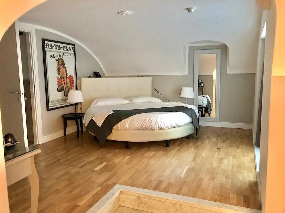 LUXURY, SUITE