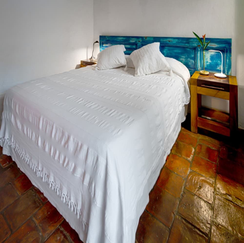 La Nube Posada 12/36