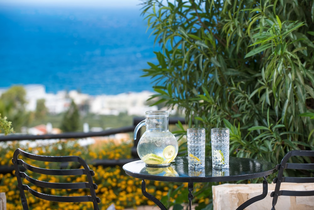 Creta Blue Boutique Hotel 44/48