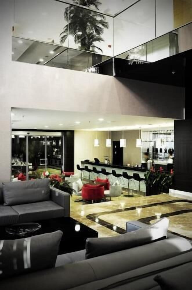 DEMORA HOTEL 31/64