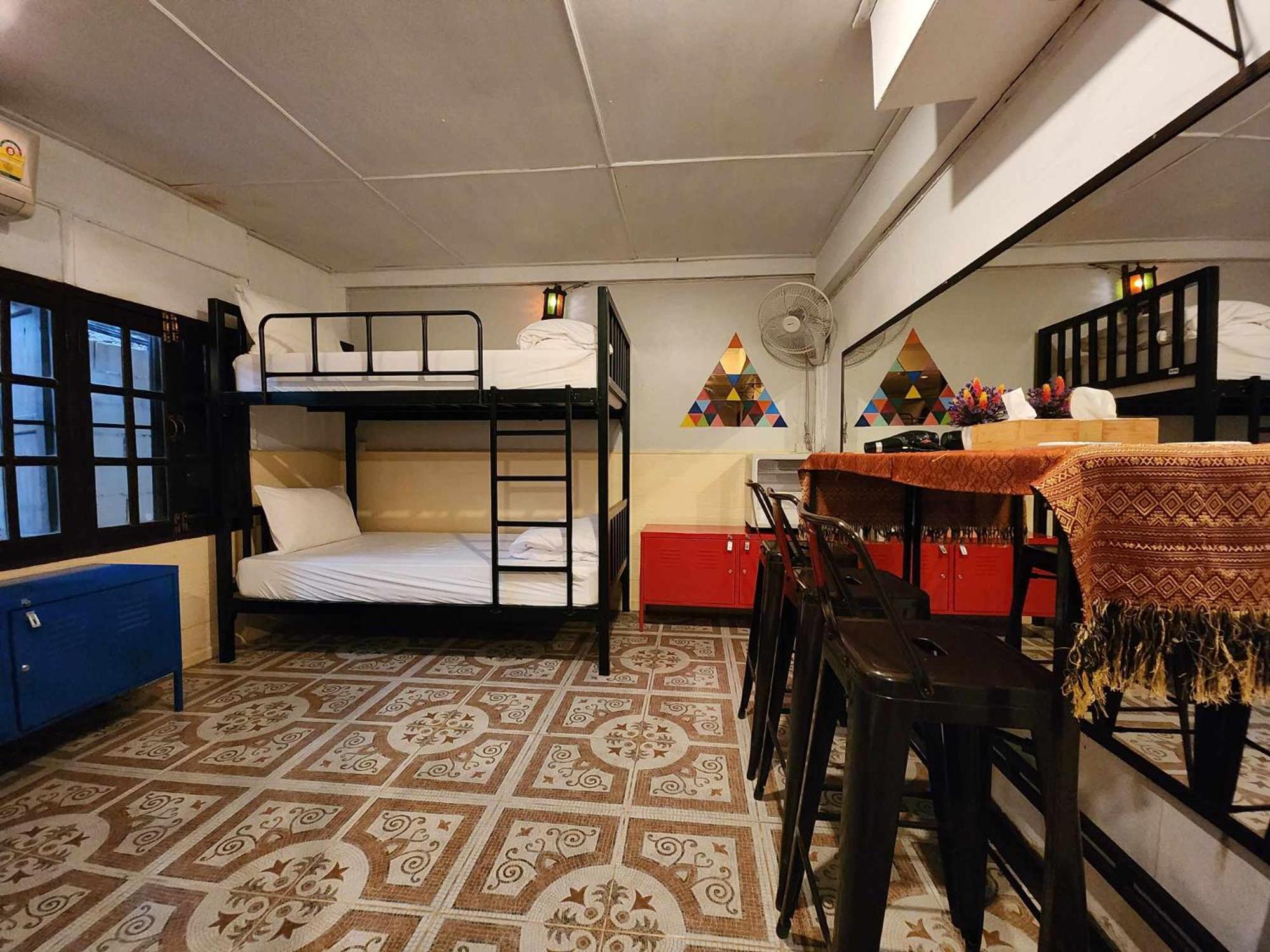 Club One Seven Gay Men Hotel Chiang Mai 12/51