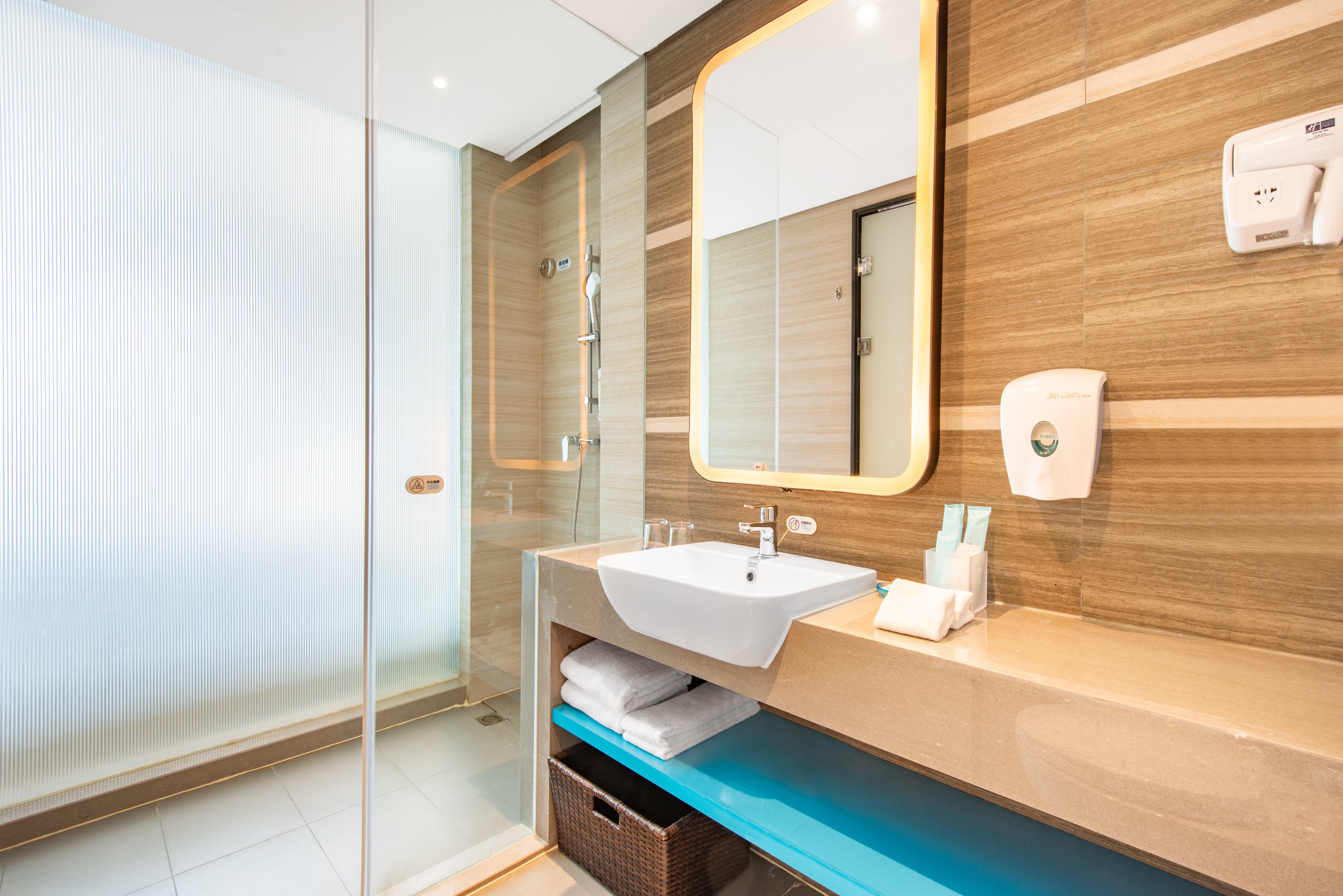 HOLIDAY INN EXPRESS HANGZHOU EAST STATION 42/45