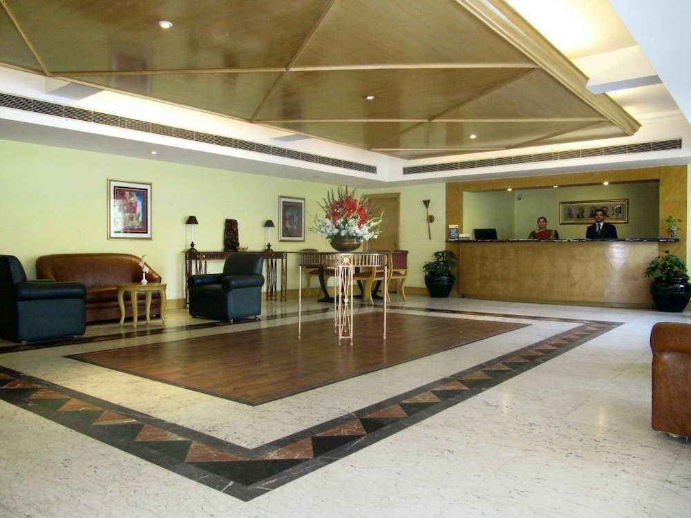 Ritz Plaza 6/50