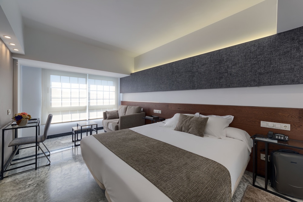 SUPERIOR, DOUBLE BED, CITY VIEW
