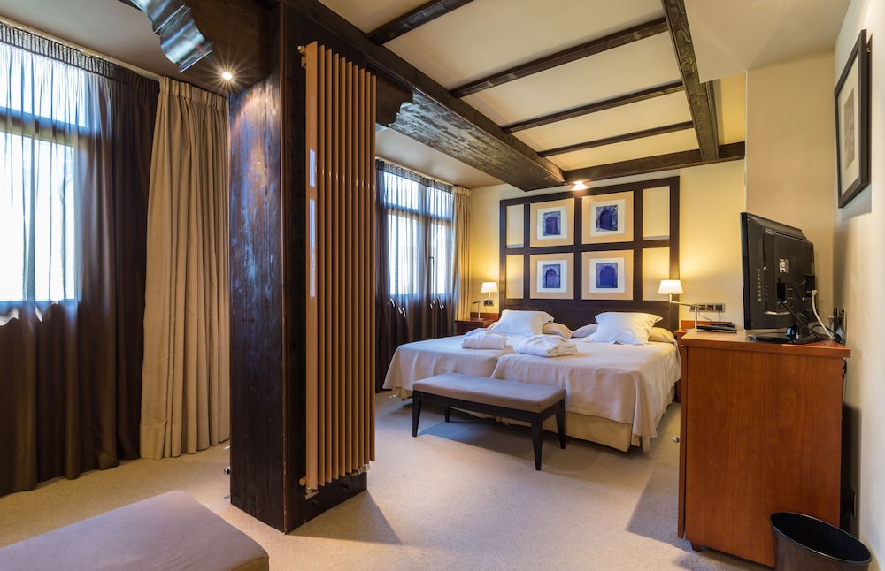 Junior Suite, Studio, Twin Beds, Accessible