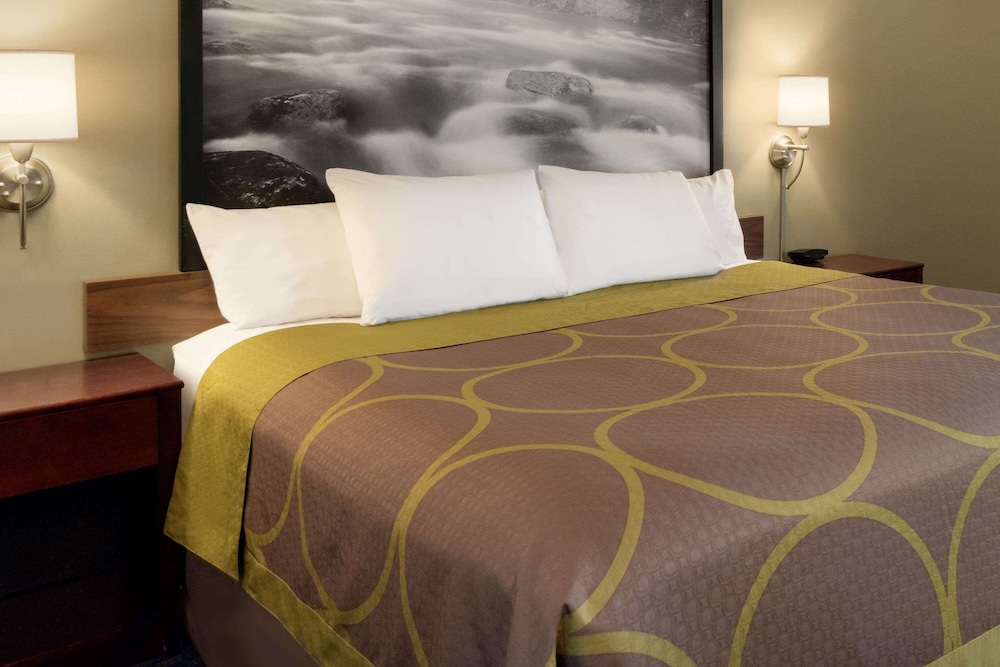 Super 8 By Wyndham Liverpool Syracuse North Airport 8/24