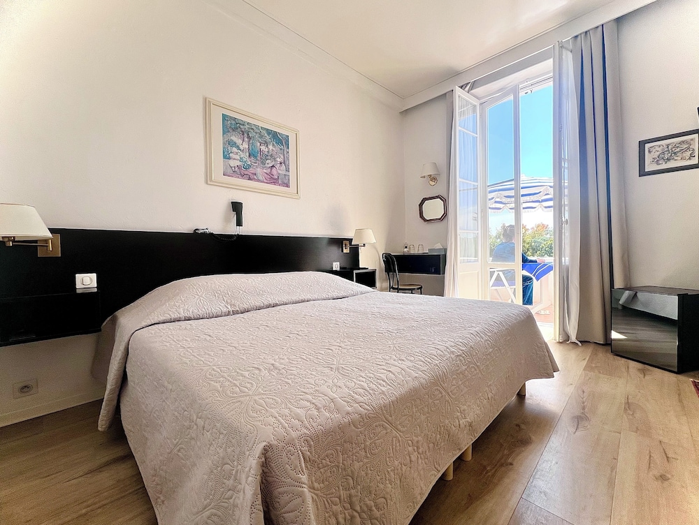 SUPERIOR, QUEEN BED, TERRACE