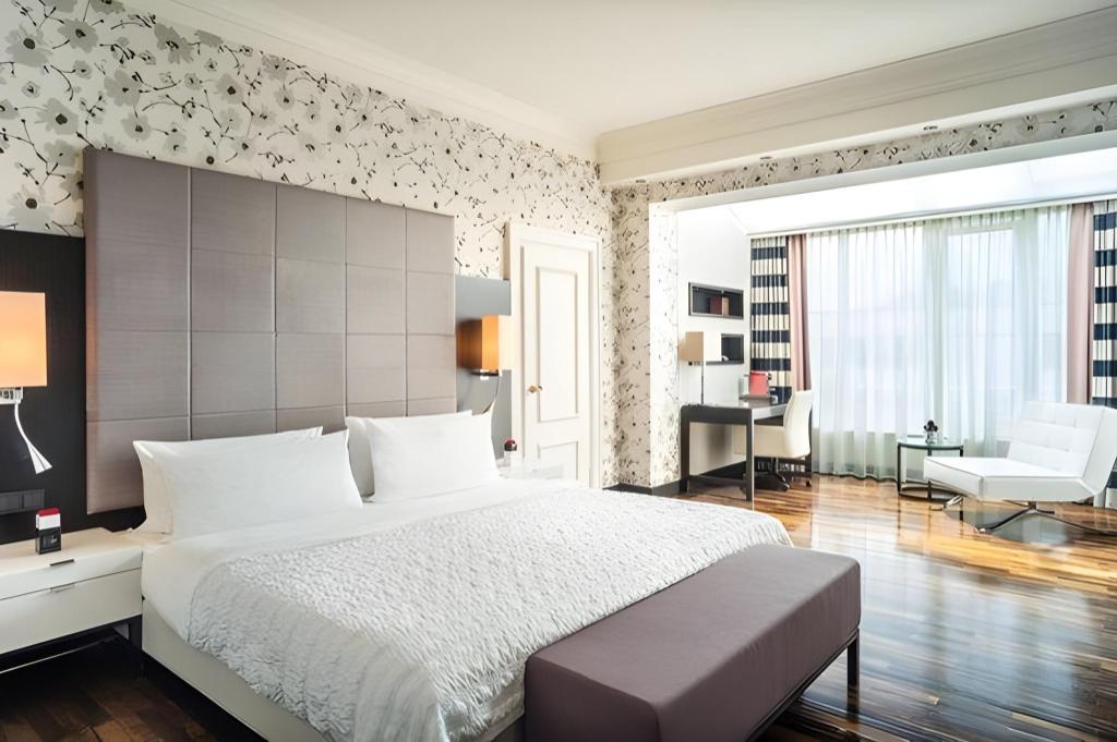 1 Bedroom, Presidential, Suite, Queen Bed, Top Floor