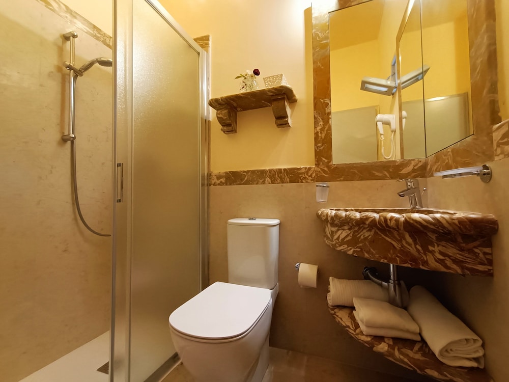 Villa Isabella Hotel & Residence 48/50
